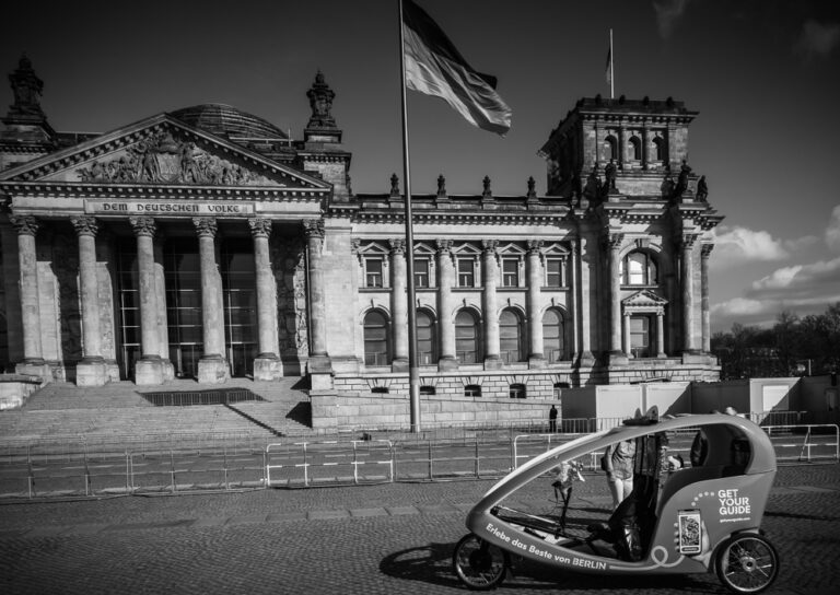 Reichstag mit Rikscha